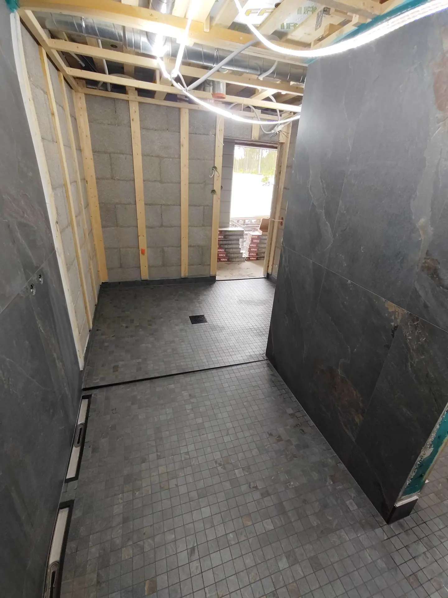 Sisärakennustyö – lattian asennus