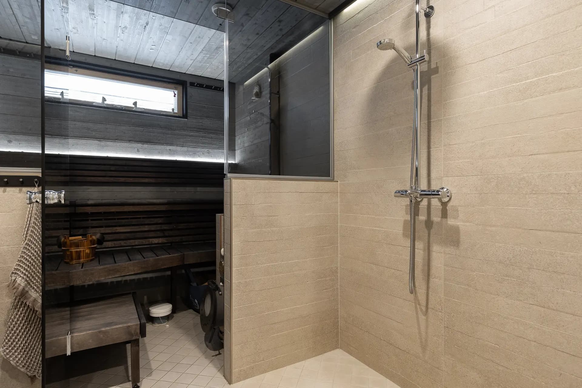 Takkaprojekti Tähdenlennontiellä – pinnoitus